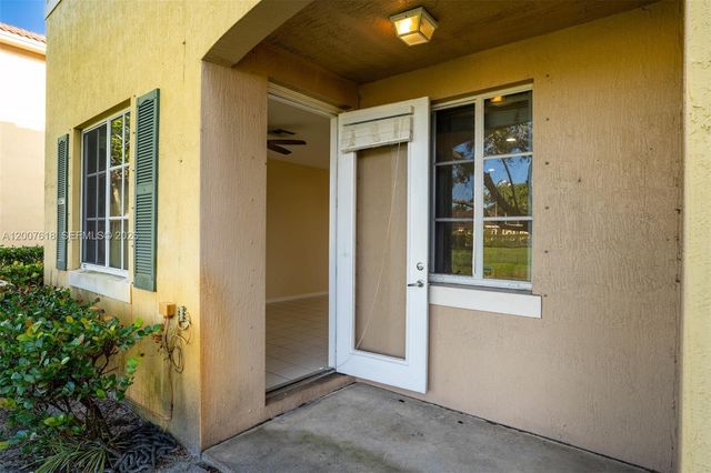 6051 SW 19th Pl, North Lauderdale, FL 33068