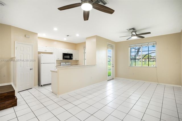 6051 SW 19th Pl, North Lauderdale, FL 33068