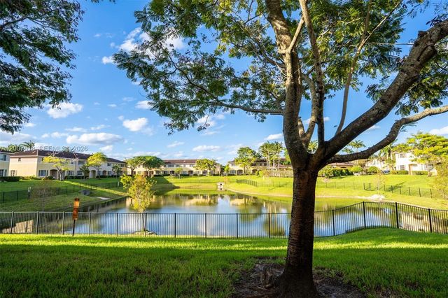 6051 SW 19th Pl, North Lauderdale, FL 33068