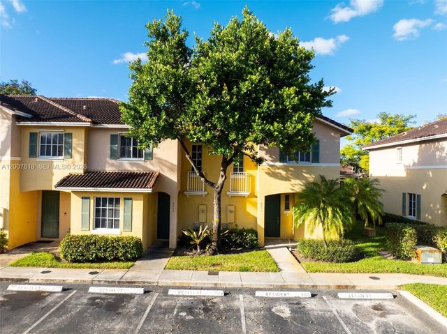 6051 SW 19th Pl, North Lauderdale, FL 33068