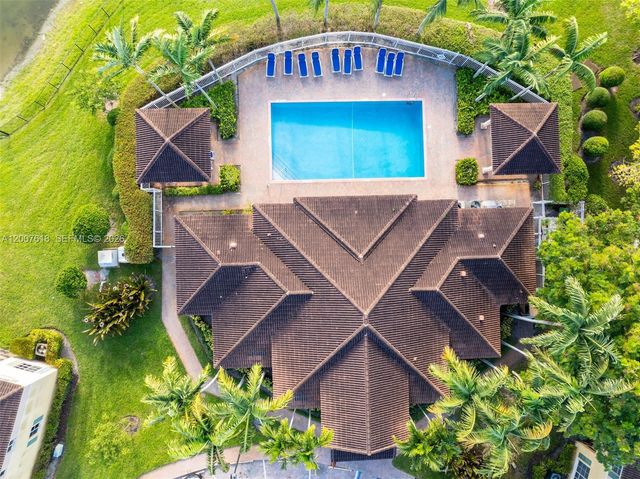 6051 SW 19th Pl, North Lauderdale, FL 33068