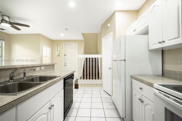 6051 SW 19th Pl, North Lauderdale, FL 33068