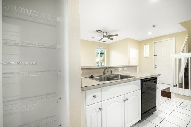 6051 SW 19th Pl, North Lauderdale, FL 33068