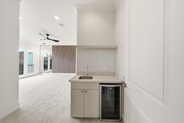 6011 Burgoyne Road A, Houston, TX 77057