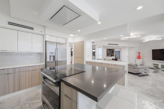 19195 Mystic Pointe Drive 2707, Aventura, FL 33180