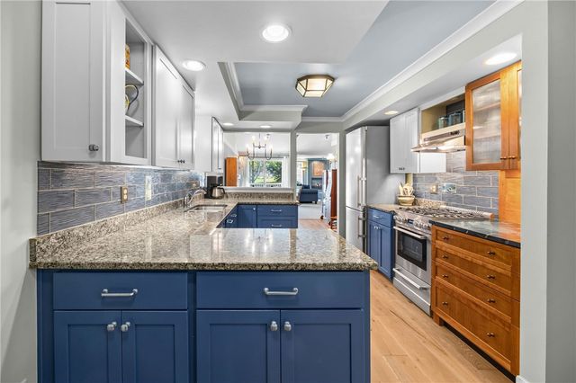 24 Winding Wood, Pittsford, NY 14534