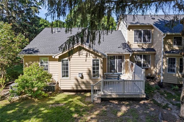 24 Winding Wood, Pittsford, NY 14534