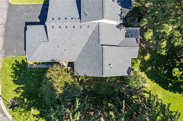 24 Winding Wood, Pittsford, NY 14534