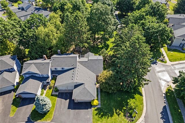 24 Winding Wood, Pittsford, NY 14534