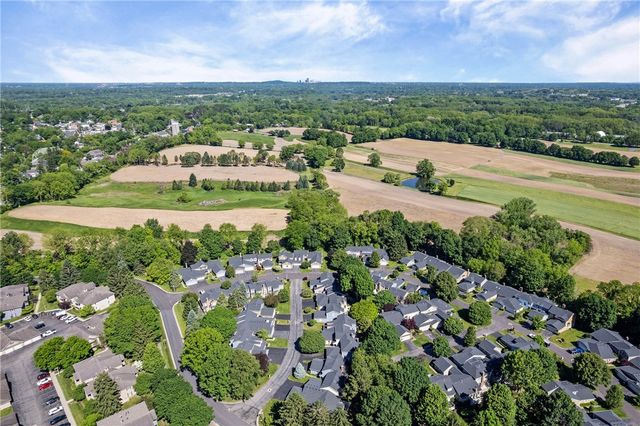 24 Winding Wood, Pittsford, NY 14534