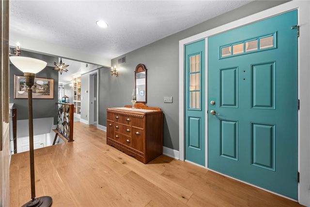 24 Winding Wood, Pittsford, NY 14534