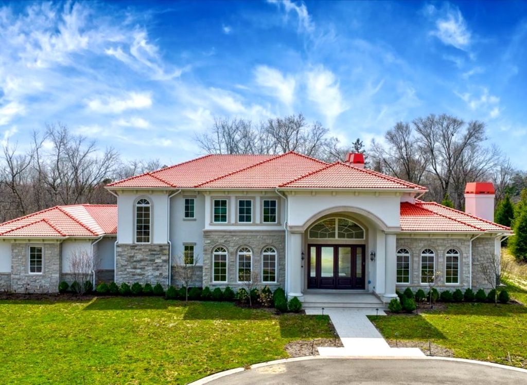 Image 1 of property listing at 2665 Bentley Road, Highland Park, IL 60035