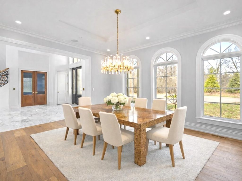 Image 17 of property listing at 2665 Bentley Road, Highland Park, IL 60035