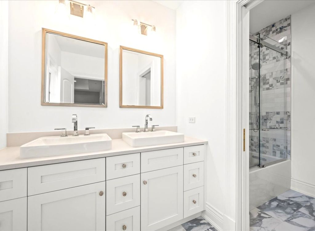 Image 32 of property listing at 2665 Bentley Road, Highland Park, IL 60035