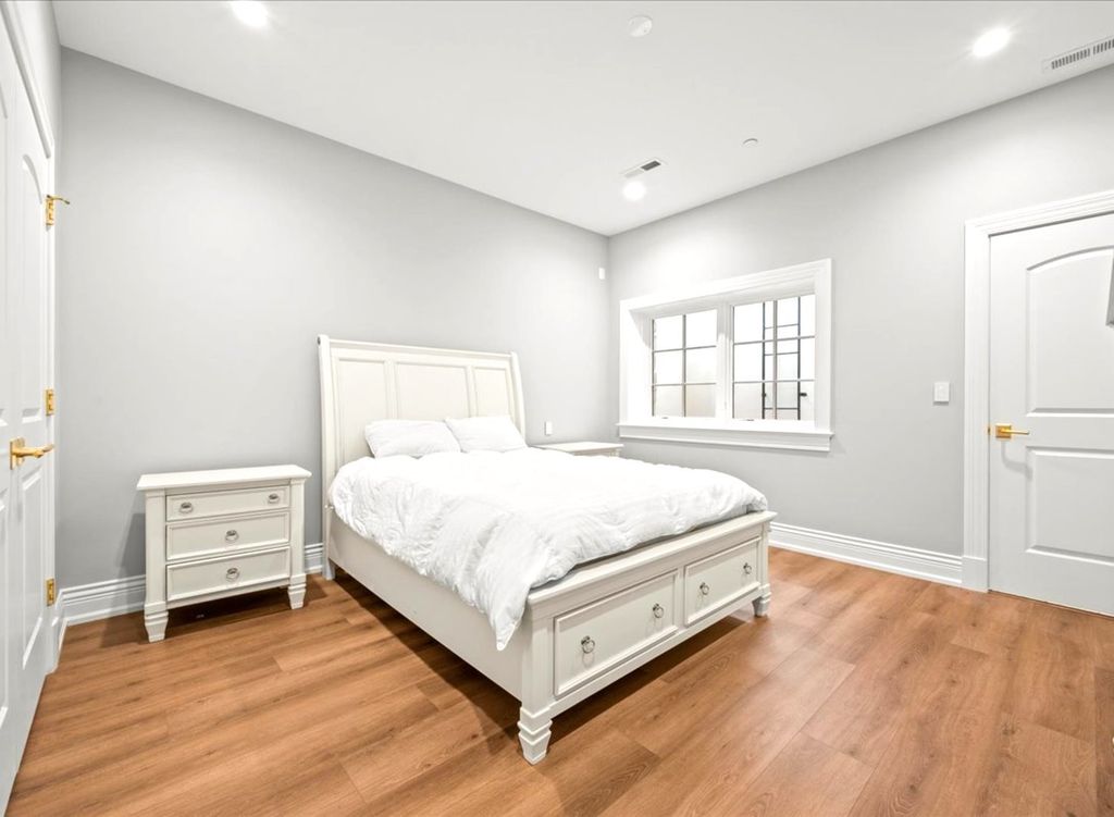 Image 42 of property listing at 2665 Bentley Road, Highland Park, IL 60035