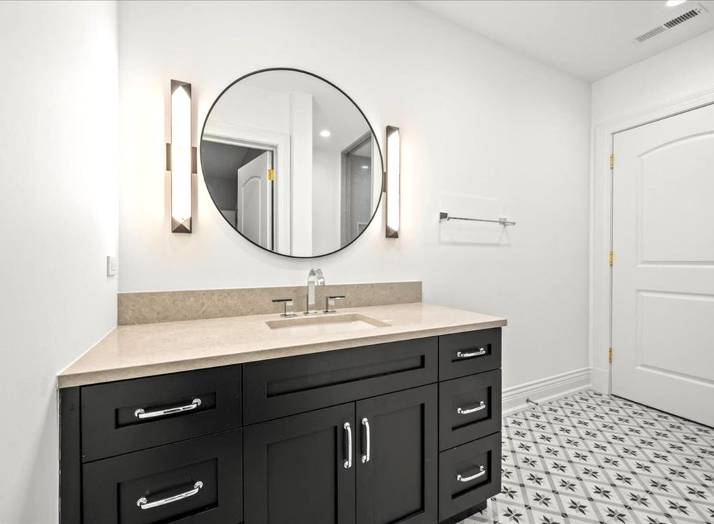 Image 43 of property listing at 2665 Bentley Road, Highland Park, IL 60035