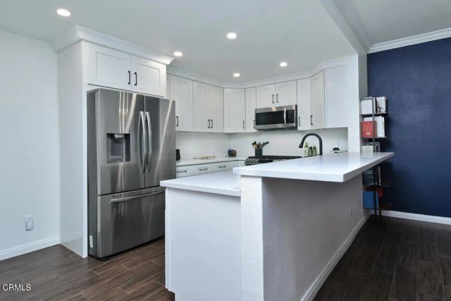 5534 Encino Avenue 101, Encino, CA 91316