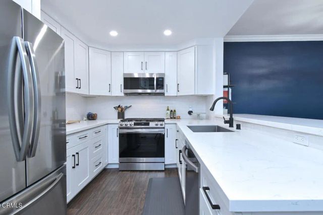 5534 Encino Avenue 101, Encino, CA 91316
