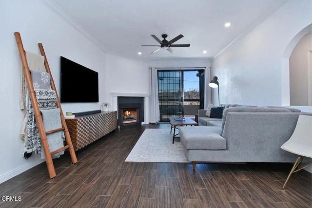 5534 Encino Avenue 101, Encino, CA 91316