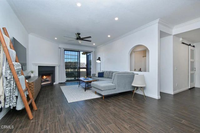 5534 Encino Avenue 101, Encino, CA 91316