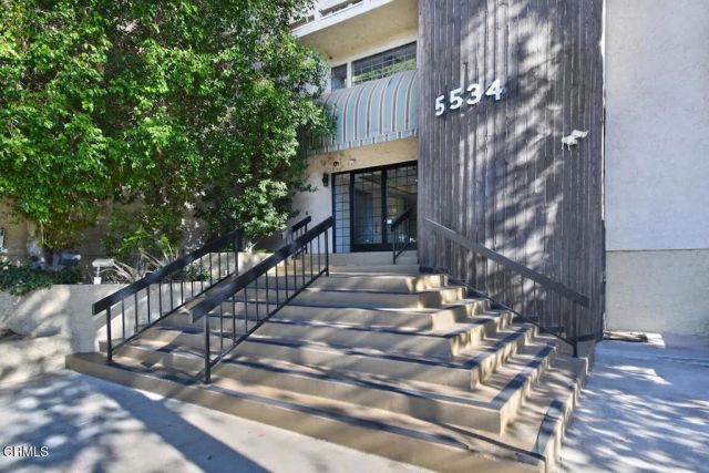 5534 Encino Avenue 101, Encino, CA 91316