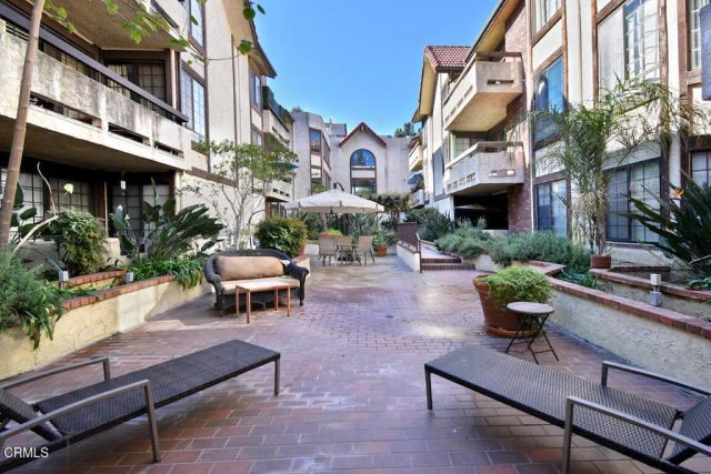 5534 Encino Avenue 101, Encino, CA 91316