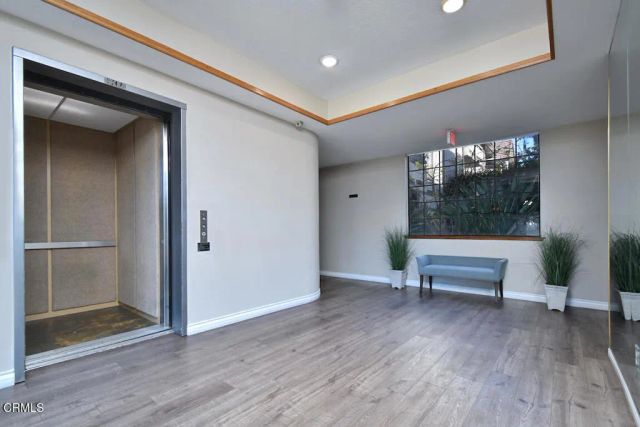 5534 Encino Avenue 101, Encino, CA 91316