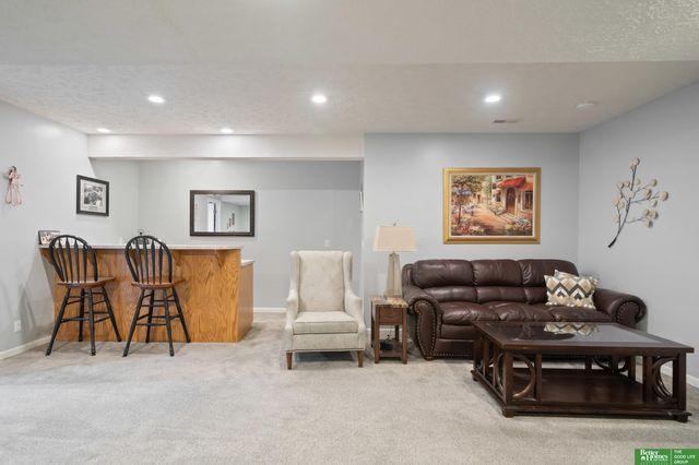 16827 O Circle, Omaha, NE 68135