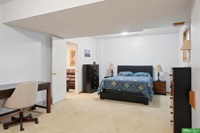 16827 O Circle, Omaha, NE 68135