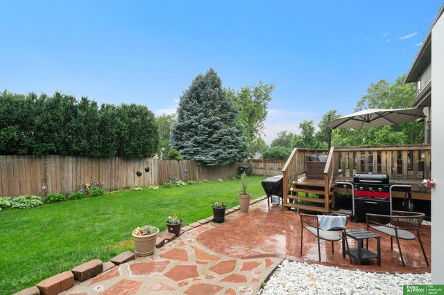 16827 O Circle, Omaha, NE 68135
