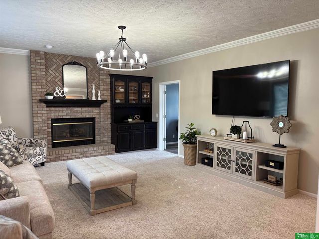 16827 O Circle, Omaha, NE 68135