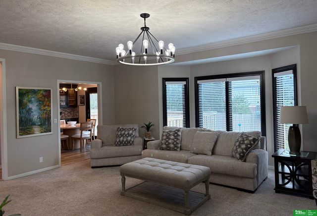 16827 O Circle, Omaha, NE 68135