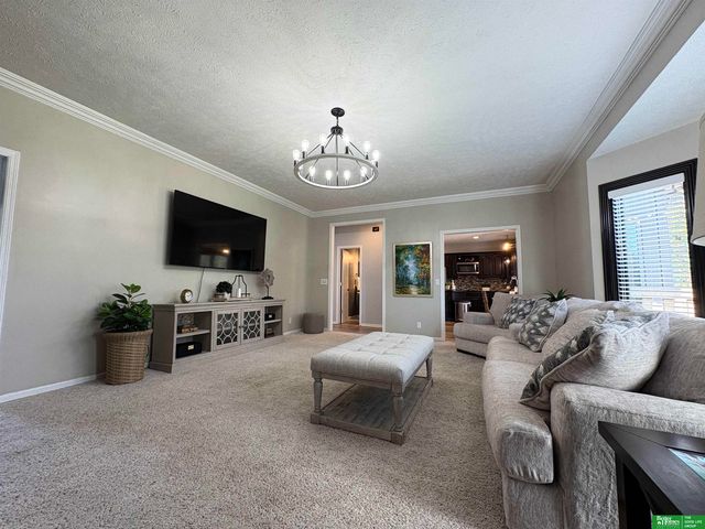 16827 O Circle, Omaha, NE 68135