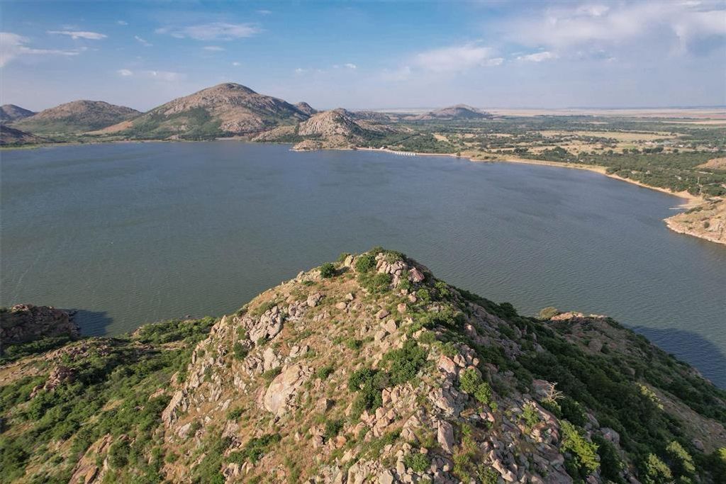 Image 1 of property listing at 6 Hicks Mountain Road, Lone Wolf, OK 73655