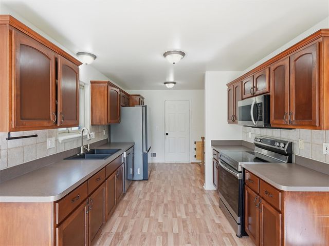 28460 Wales Drive, Chesterfield, MI 48047