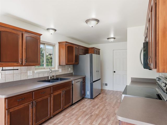 28460 Wales Drive, Chesterfield, MI 48047