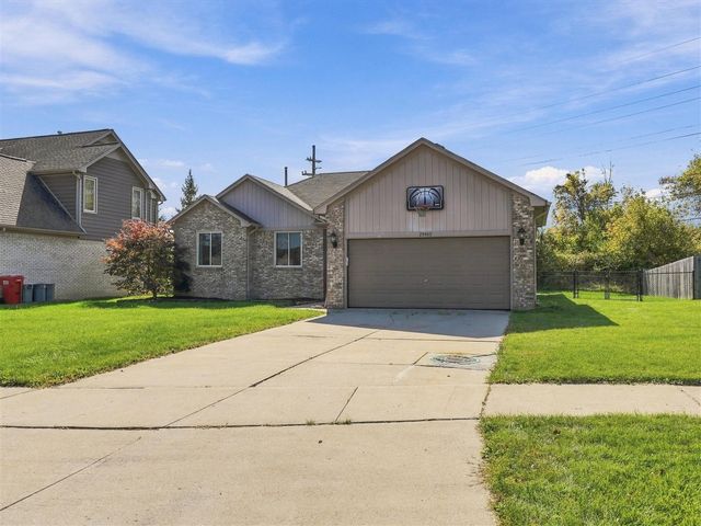 28460 Wales Drive, Chesterfield, MI 48047