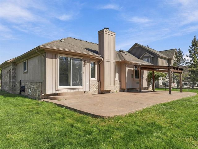 28460 Wales Drive, Chesterfield, MI 48047