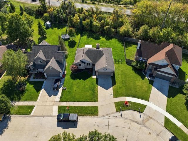 28460 Wales Drive, Chesterfield, MI 48047