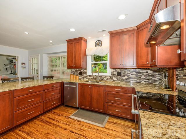 9607 Riddick Place, Matthews, NC 28105