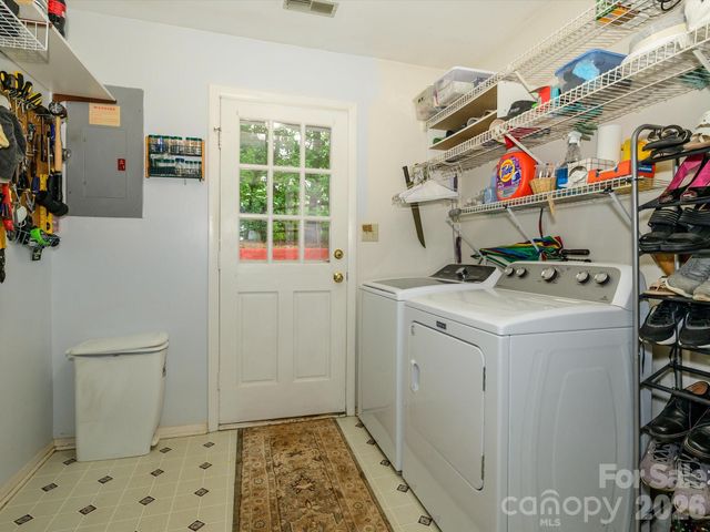 9607 Riddick Place, Matthews, NC 28105