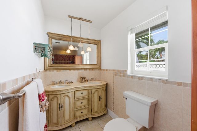 4421 NE 23rd Avenue, Lighthouse Point, FL 33064