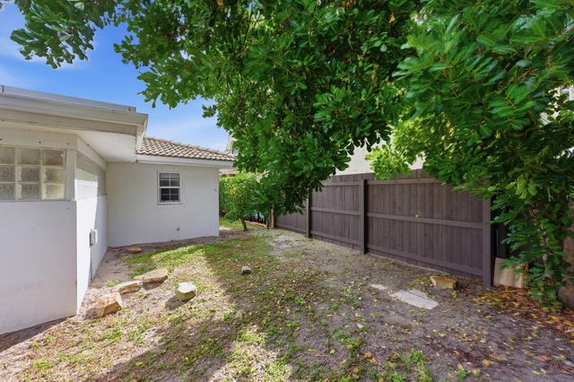 4421 NE 23rd Avenue, Lighthouse Point, FL 33064