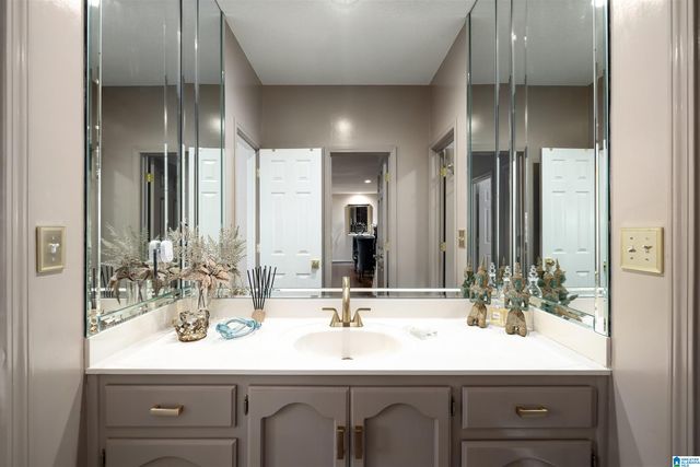 2400 CHRISTOPHER PLACE, Vestavia Hills, AL 35243