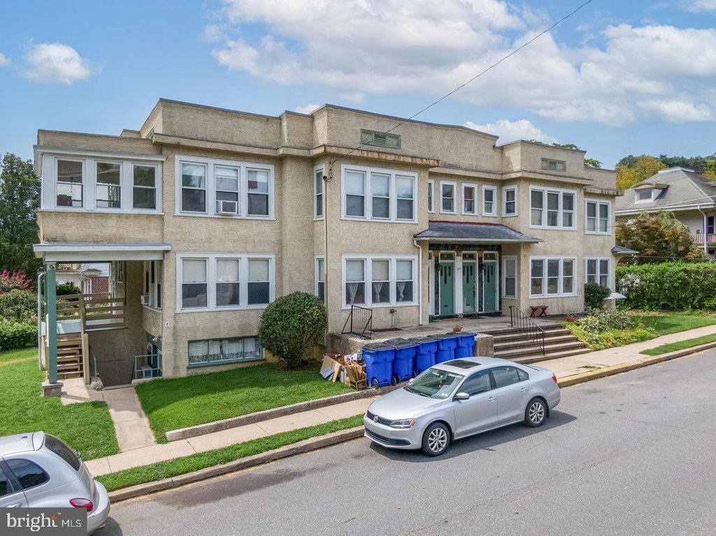 Image 1 of property listing at 328 HIGH ST, Reading, PA 19606