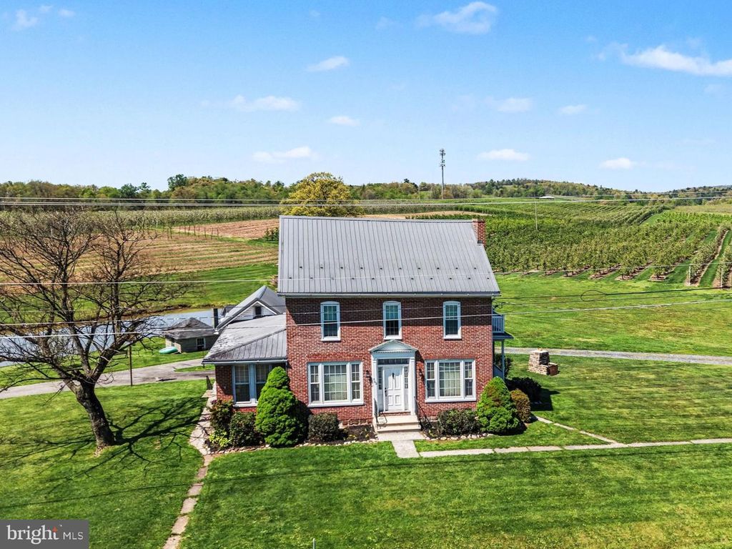 420 CARLISLE RD, Biglerville, PA 17307