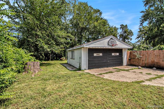 16520 Lenore, Detroit, MI 48219