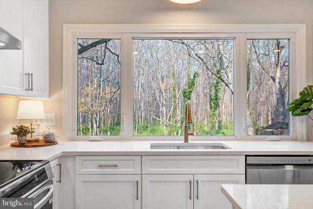 6107 LUNDY PL, Burke, VA 22015