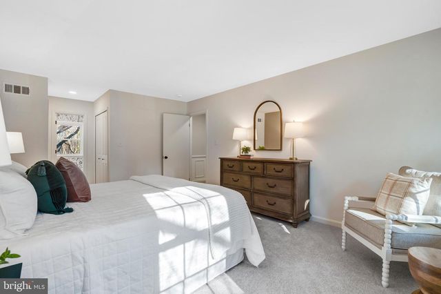 6107 LUNDY PL, Burke, VA 22015