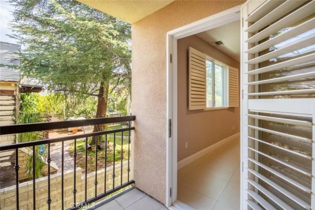 1941 Waltonia Drive 203, Montrose, CA 91020